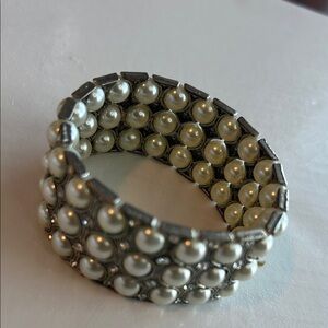 Elegant Pearl and Silver Bracelet